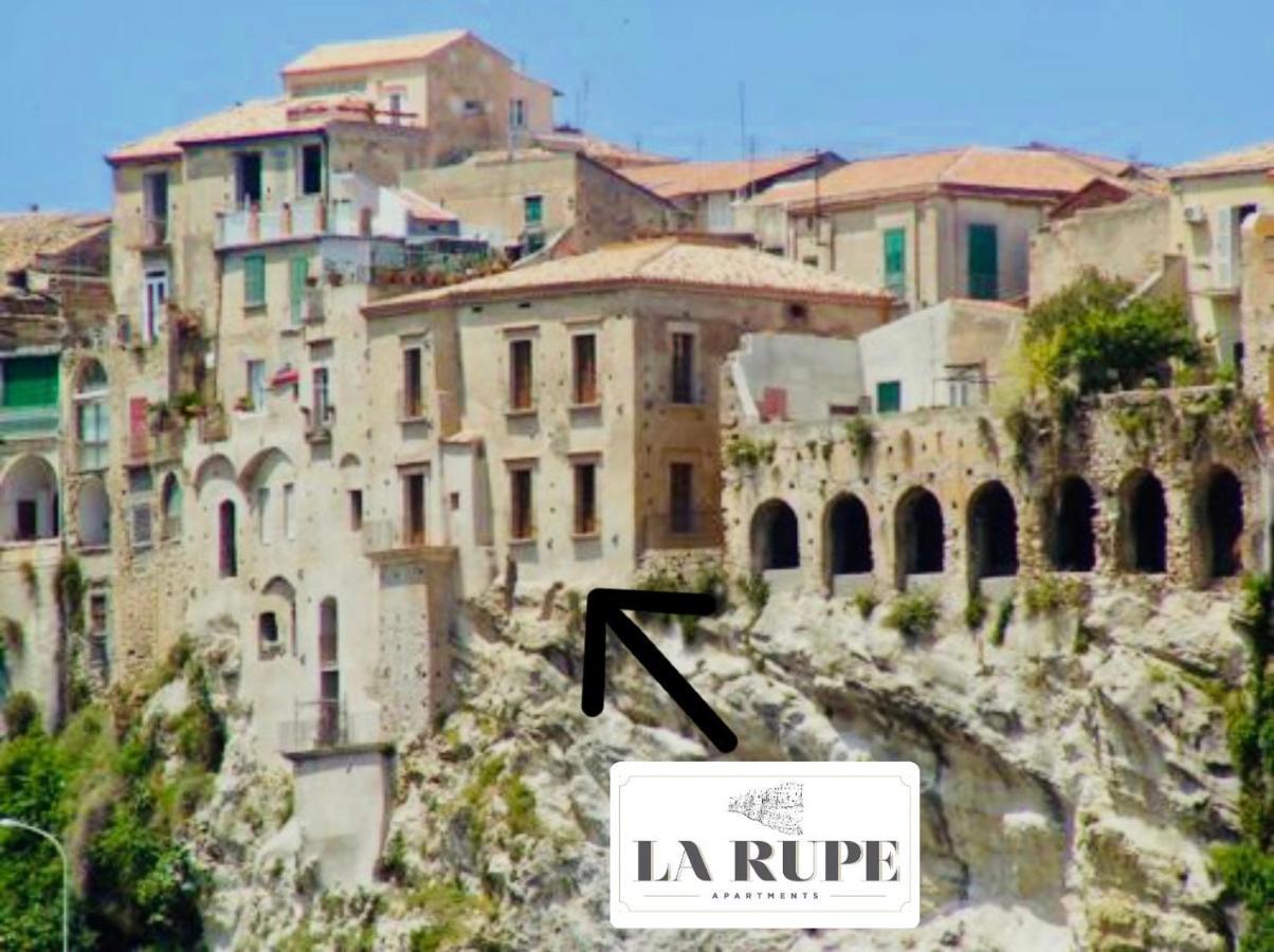 La Rupe Apartments トロペーア エクステリア 写真