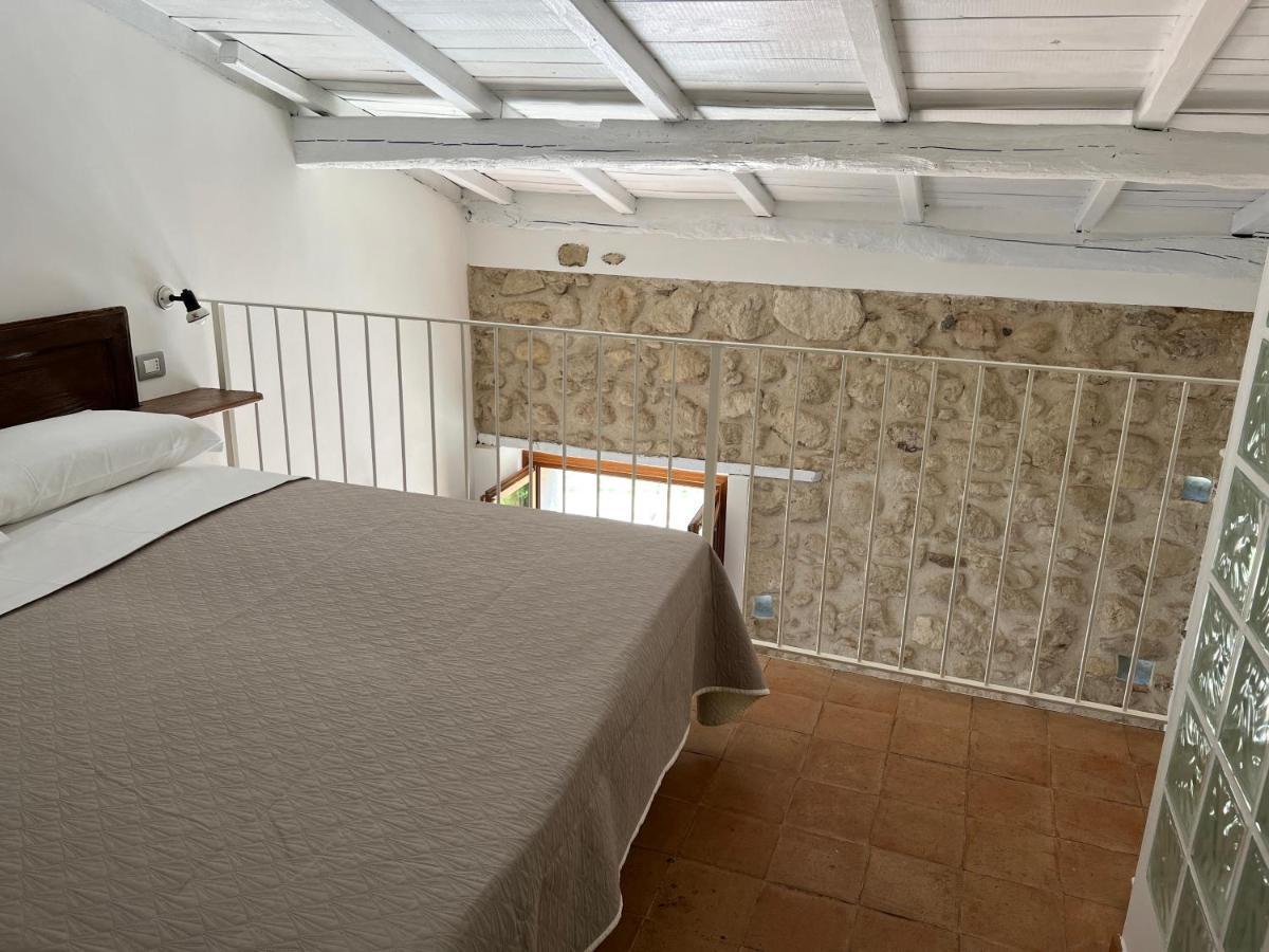 La Rupe Apartments トロペーア エクステリア 写真