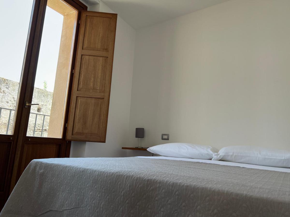 La Rupe Apartments トロペーア エクステリア 写真