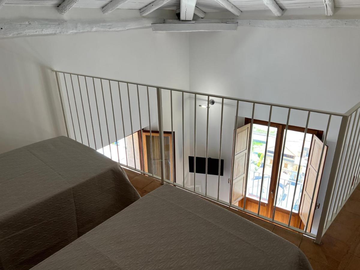 La Rupe Apartments トロペーア エクステリア 写真